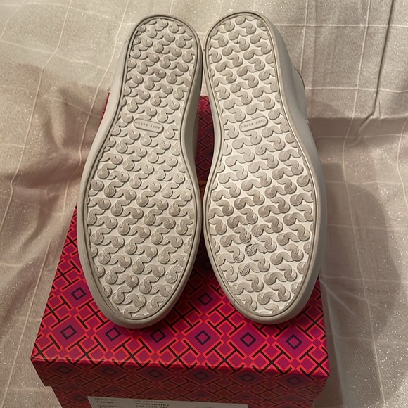 Tory Burch logo sneaker 8.5 - Picture 5 of 6